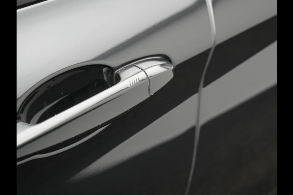 BMW X1 xDrive25e M Sport Plug In Hybrid 221pk Dealer O.H. PHEV | Trekhaak Afn. | Panodak | Head Up | Adaptive Cruise | Camera | Harman & Kardon | Lederen Sportstoelen Verwarmd | Sfeerverlichting | Apple Carplay | Keyless | 19"L.M | DAB |