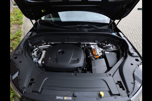 Volvo XC90 T8 AWD Ultra Dark | Pano - Trekhaak - Massage - Luchtvering