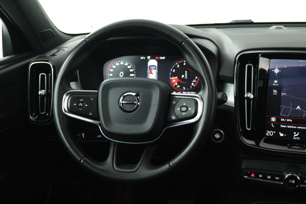 Volvo XC40 1.5 T3 Momentum Pro (PANORAMADAK, TREKHAAK, STOELVERWARMING, ACHTERUITRIJCAMERA, CARPLAY, DIGITALE COCKPIT)