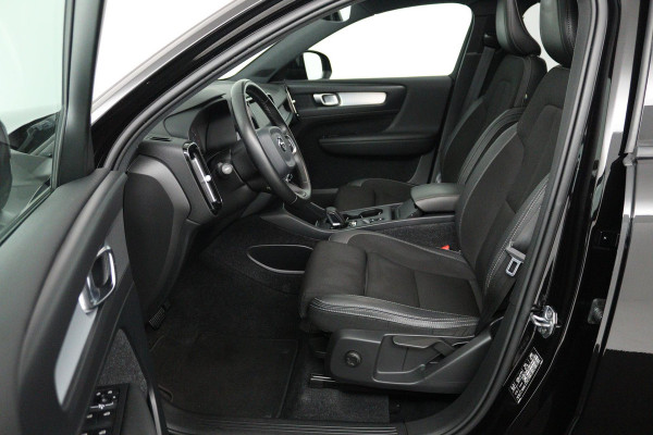 Volvo XC40 1.5 T3 Momentum Pro (PANORAMADAK, TREKHAAK, STOELVERWARMING, ACHTERUITRIJCAMERA, CARPLAY, DIGITALE COCKPIT)