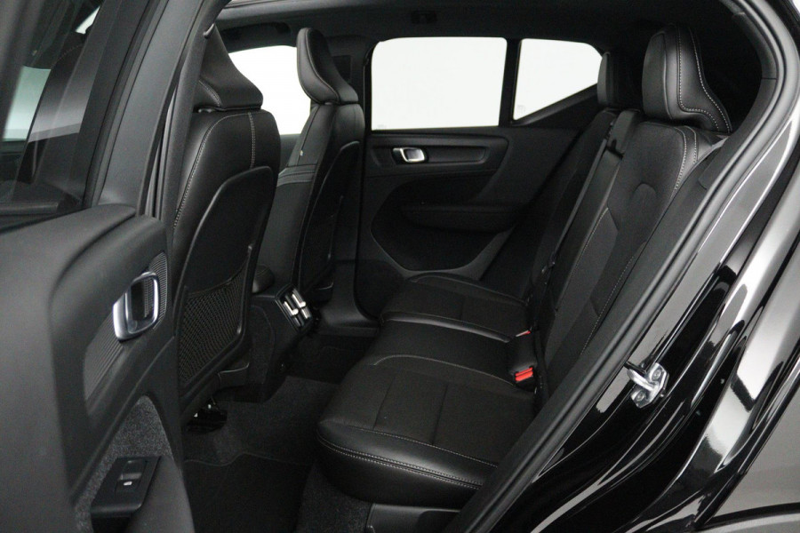 Volvo XC40 1.5 T3 Momentum Pro (PANORAMADAK, TREKHAAK, STOELVERWARMING, ACHTERUITRIJCAMERA, CARPLAY, DIGITALE COCKPIT)