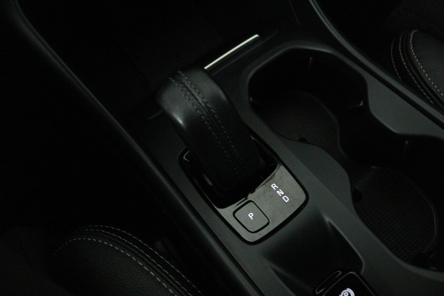 Volvo XC40 1.5 T3 Momentum Pro (PANORAMADAK, TREKHAAK, STOELVERWARMING, ACHTERUITRIJCAMERA, CARPLAY, DIGITALE COCKPIT)
