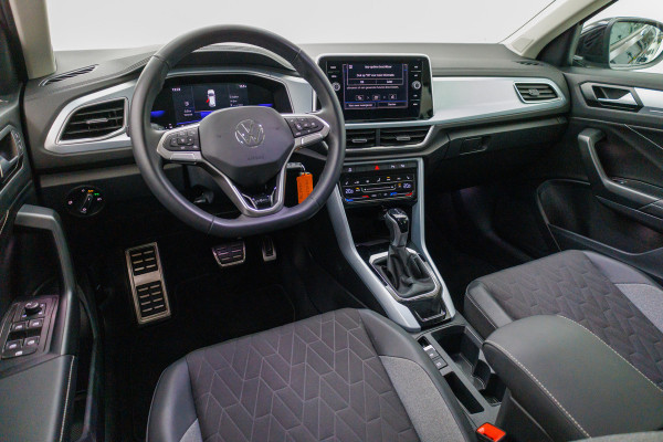 Volkswagen T-Roc 1.5 TSI 150 PK Goal Edition Automaat | Stoelverwarming | Adaptive Cruise Travel Assist. Automatisch inparkeren, Climate control, all season banden, extra getint glas achter