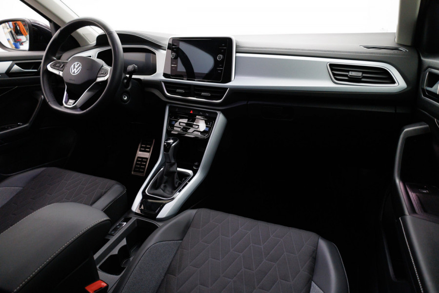 Volkswagen T-Roc 1.5 TSI 150 PK Goal Edition Automaat | Stoelverwarming | Adaptive Cruise Travel Assist. Automatisch inparkeren, Climate control, all season banden, extra getint glas achter