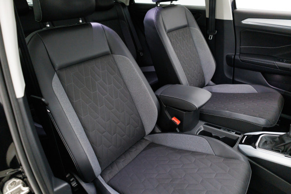 Volkswagen T-Roc 1.5 TSI 150 PK Goal Edition Automaat | Stoelverwarming | Adaptive Cruise Travel Assist. Automatisch inparkeren, Climate control, all season banden, extra getint glas achter