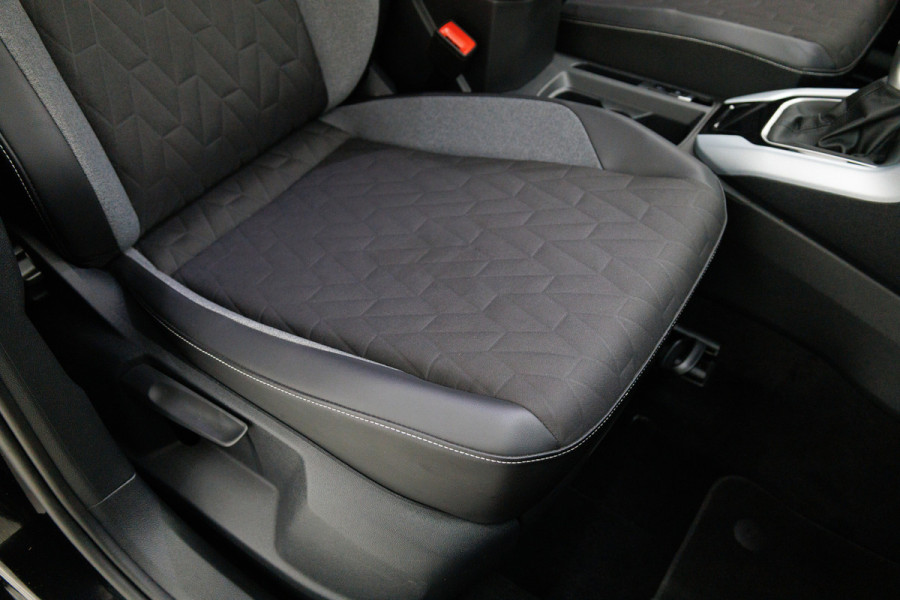 Volkswagen T-Roc 1.5 TSI 150 PK Goal Edition Automaat | Stoelverwarming | Adaptive Cruise Travel Assist. Automatisch inparkeren, Climate control, all season banden, extra getint glas achter