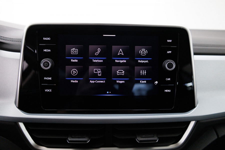 Volkswagen T-Roc 1.5 TSI 150 PK Goal Edition Automaat | Stoelverwarming | Adaptive Cruise Travel Assist. Automatisch inparkeren, Climate control, all season banden, extra getint glas achter