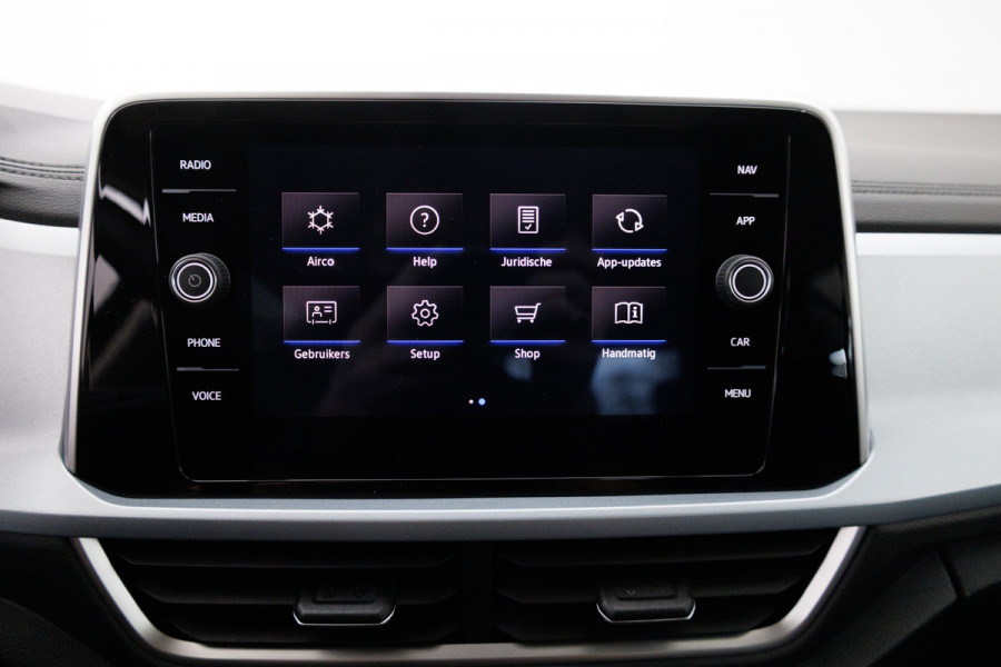Volkswagen T-Roc 1.5 TSI 150 PK Goal Edition Automaat | Stoelverwarming | Adaptive Cruise Travel Assist. Automatisch inparkeren, Climate control, all season banden, extra getint glas achter
