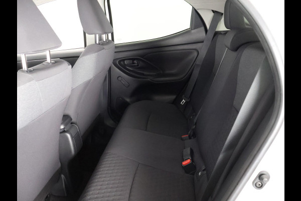 Toyota Yaris 1.5 HYBRID AUTOMAAT BLACK & WHITE GARANTIE 8-2033 NAVIGATIE.CLIMA.CRUISE