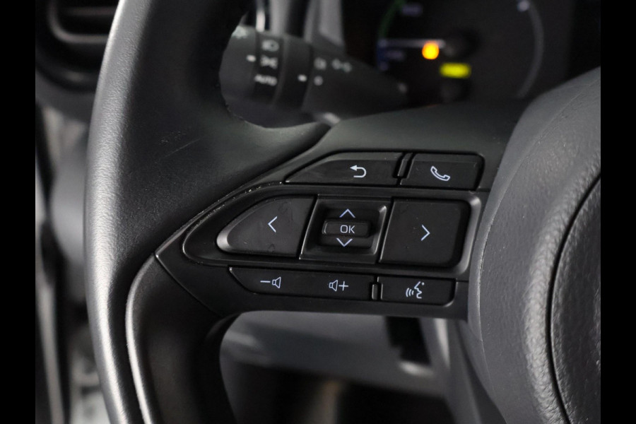 Toyota Yaris 1.5 HYBRID AUTOMAAT BLACK & WHITE GARANTIE 8-2033 NAVIGATIE.CLIMA.CRUISE