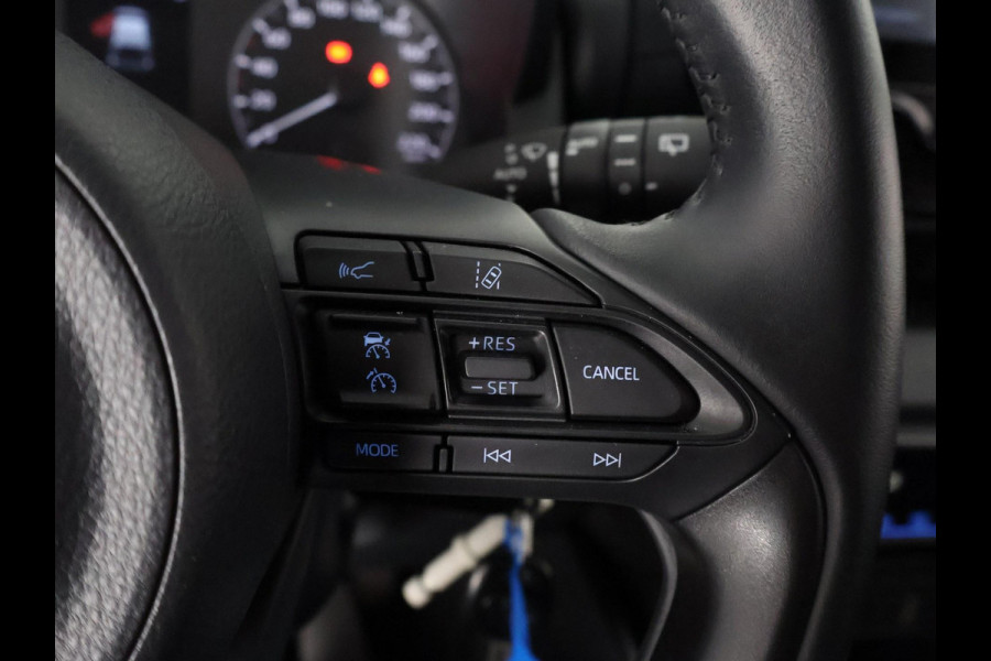 Toyota Yaris 1.5 HYBRID AUTOMAAT BLACK & WHITE GARANTIE 8-2033 NAVIGATIE.CLIMA.CRUISE