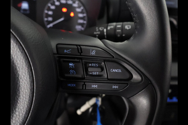 Toyota Yaris 1.5 HYBRID AUTOMAAT BLACK & WHITE GARANTIE 8-2033 NAVIGATIE.CLIMA.CRUISE