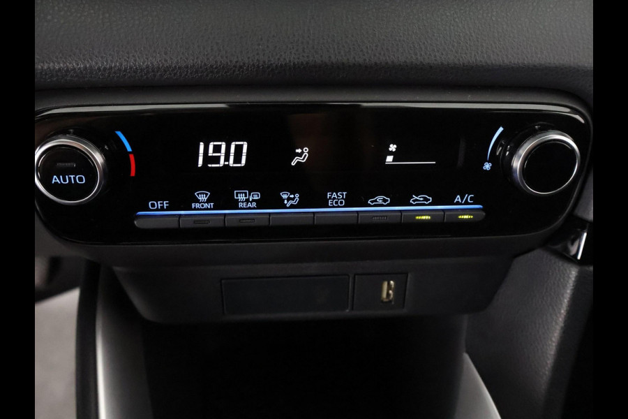 Toyota Yaris 1.5 HYBRID AUTOMAAT BLACK & WHITE GARANTIE 8-2033 NAVIGATIE.CLIMA.CRUISE