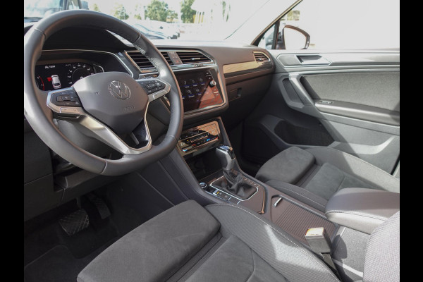 Volkswagen Tiguan 1.5 TSI 150pk DSG Elegance Navigatie Apple Carplay / Android Auto Parkeersensoren Camera Adaptive Cruise Control Stuur-en stoelverwarming Matrix LED-koplampen Virtual Cockpit Getinte ramen Climate Control ErgoActive stoelen