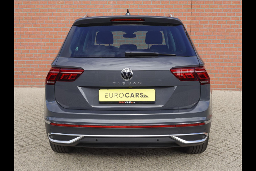 Volkswagen Tiguan 1.5 TSI 150pk DSG Elegance Navigatie Apple Carplay / Android Auto Parkeersensoren Camera Adaptive Cruise Control Stuur-en stoelverwarming Matrix LED-koplampen Virtual Cockpit Getinte ramen Climate Control ErgoActive stoelen