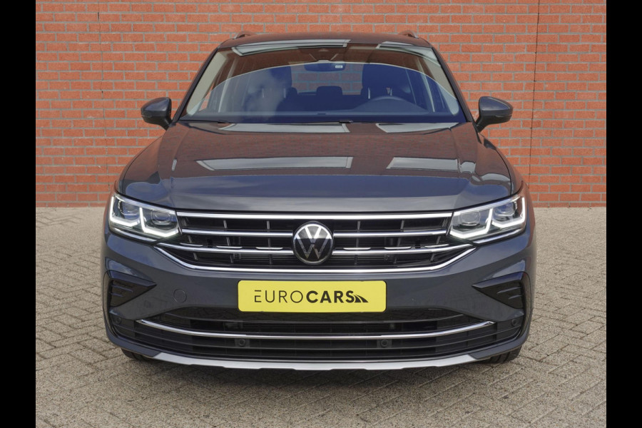 Volkswagen Tiguan 1.5 TSI 150pk DSG Elegance Navigatie Apple Carplay / Android Auto Parkeersensoren Camera Adaptive Cruise Control Stuur-en stoelverwarming Matrix LED-koplampen Virtual Cockpit Getinte ramen Climate Control ErgoActive stoelen