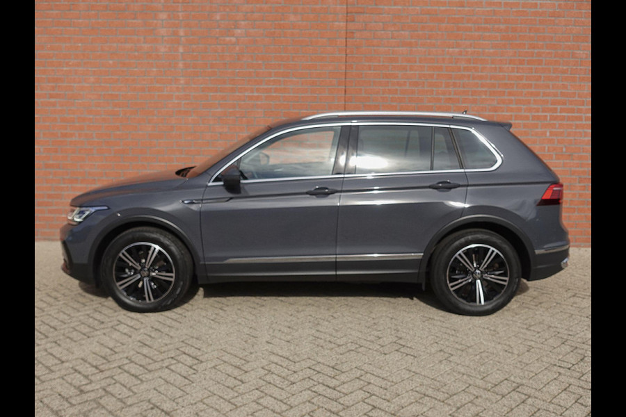 Volkswagen Tiguan 1.5 TSI 150pk DSG Elegance Navigatie Apple Carplay / Android Auto Parkeersensoren Camera Adaptive Cruise Control Stuur-en stoelverwarming Matrix LED-koplampen Virtual Cockpit Getinte ramen Climate Control ErgoActive stoelen