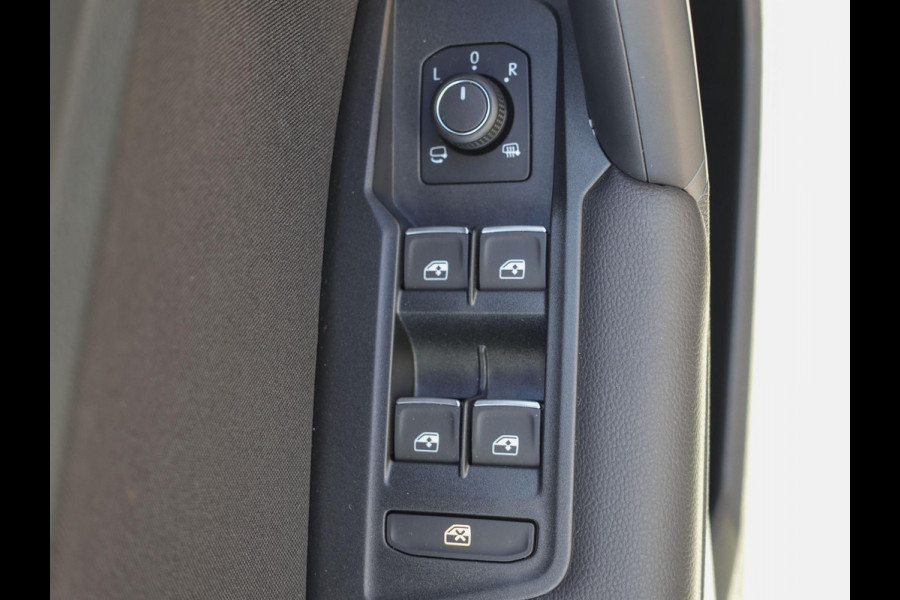 Volkswagen Tiguan 1.5 TSI 150pk DSG Elegance Navigatie Apple Carplay / Android Auto Parkeersensoren Camera Adaptive Cruise Control Stuur-en stoelverwarming Matrix LED-koplampen Virtual Cockpit Getinte ramen Climate Control ErgoActive stoelen