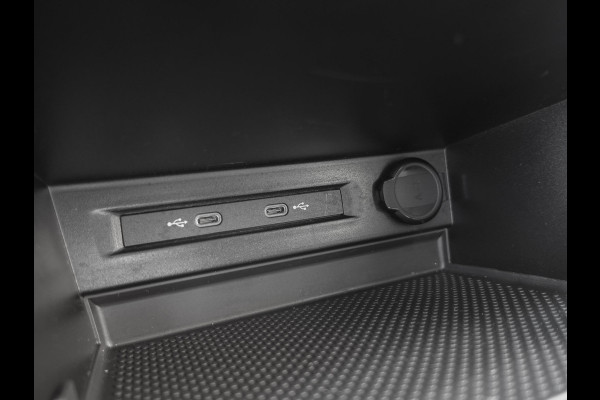 Volkswagen Tiguan 1.5 TSI 150pk DSG Elegance Navigatie Apple Carplay / Android Auto Parkeersensoren Camera Adaptive Cruise Control Stuur-en stoelverwarming Matrix LED-koplampen Virtual Cockpit Getinte ramen Climate Control ErgoActive stoelen