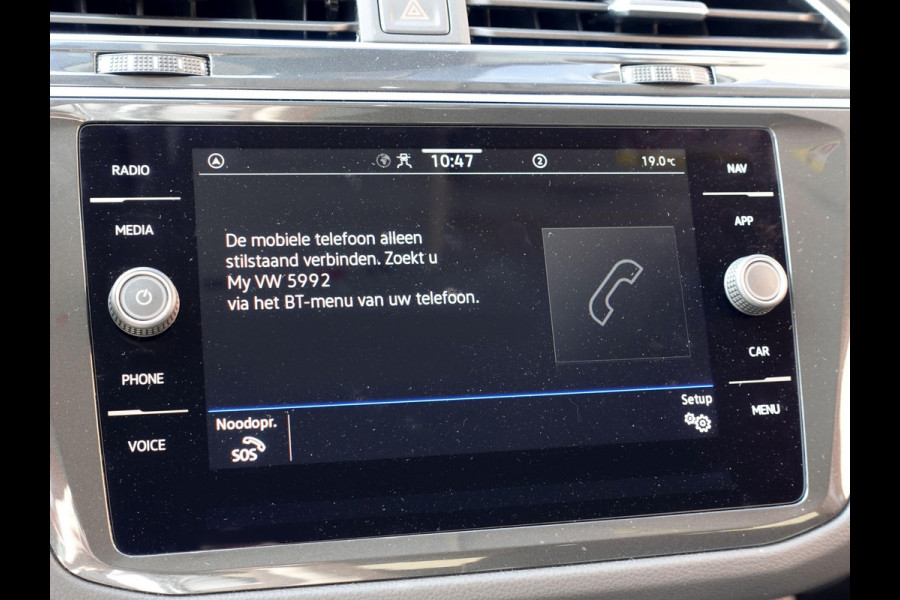 Volkswagen Tiguan 1.5 TSI 150pk DSG Elegance Navigatie Apple Carplay / Android Auto Parkeersensoren Camera Adaptive Cruise Control Stuur-en stoelverwarming Matrix LED-koplampen Virtual Cockpit Getinte ramen Climate Control ErgoActive stoelen