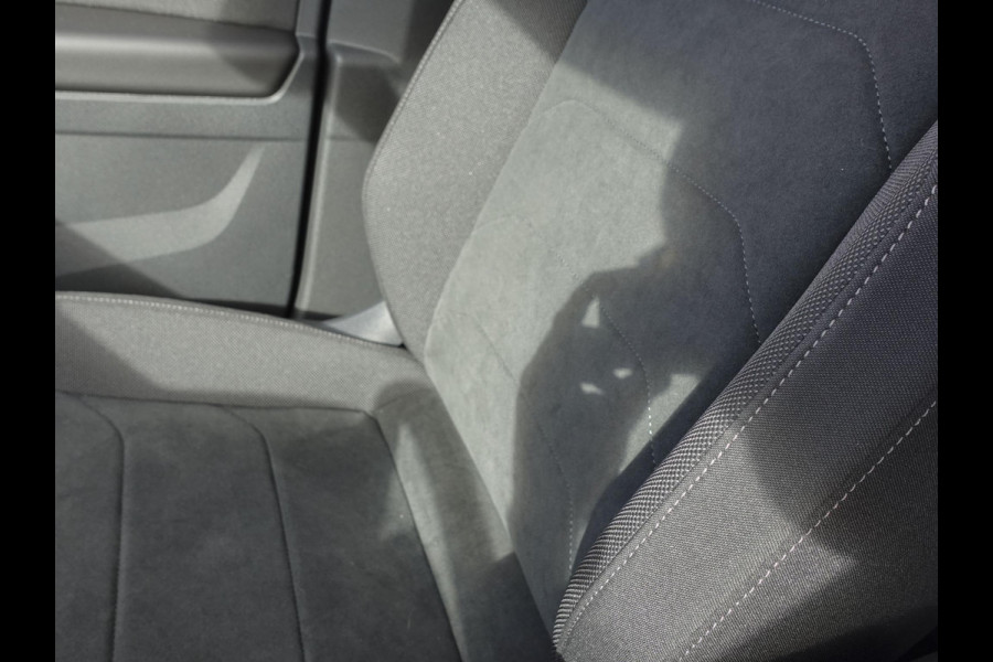 Volkswagen Tiguan 1.5 TSI 150pk DSG Elegance Navigatie Apple Carplay / Android Auto Parkeersensoren Camera Adaptive Cruise Control Stuur-en stoelverwarming Matrix LED-koplampen Virtual Cockpit Getinte ramen Climate Control ErgoActive stoelen