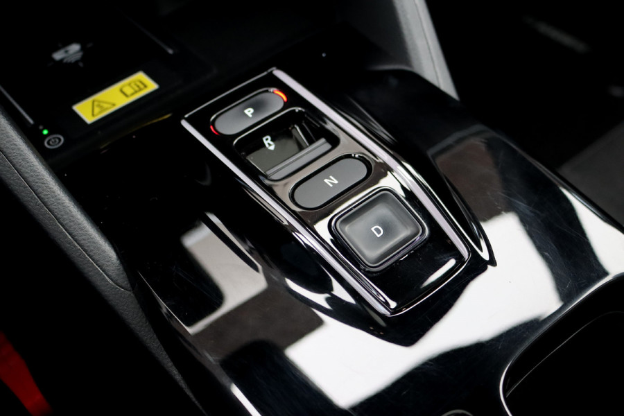 Honda e:Ny1 Elegance 69 kWh | Panoramadak | Adaptieve Cruise Control | Verwarmd Stuurwiel | Leder | Surround Camera | Apple Carplay/Android Auto | Dodehoekassistent | Stoelverwarming |