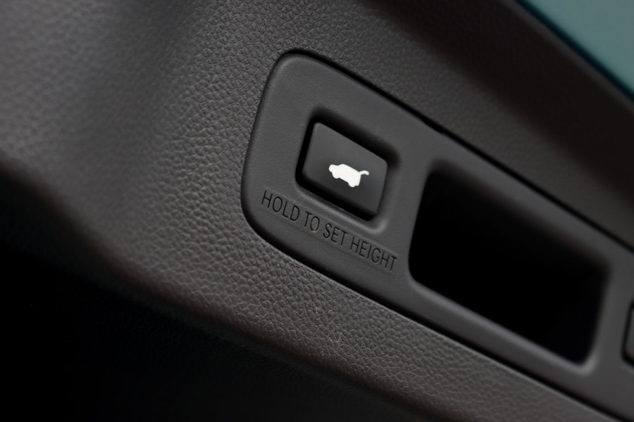 Honda e:Ny1 Elegance 69 kWh | Panoramadak | Adaptieve Cruise Control | Verwarmd Stuurwiel | Leder | Surround Camera | Apple Carplay/Android Auto | Dodehoekassistent | Stoelverwarming |