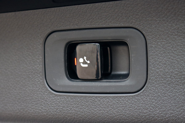 Mercedes-Benz E-Klasse Estate 200 AMG Line Aut9 | Distronic | Trekhaak | Verwarmd Stuurwiel | Camera | Keyless Go | High Perf. LED | Zitcomfortpakket | Nightpakket |