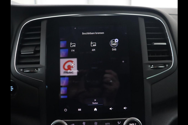 Renault Mégane 1.6 E-Tech Plug-In Hybrid 160 Business Edition One | Leder | Stoelverwarming | Trekhaak | Carplay | Stuurverwarming | Keyless | Full LED | Navigatie | Climate control | Plug In