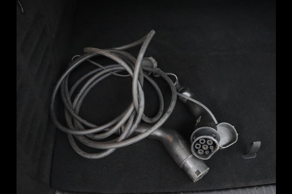 Renault Mégane 1.6 E-Tech Plug-In Hybrid 160 Business Edition One | Leder | Stoelverwarming | Trekhaak | Carplay | Stuurverwarming | Keyless | Full LED | Navigatie | Climate control | Plug In