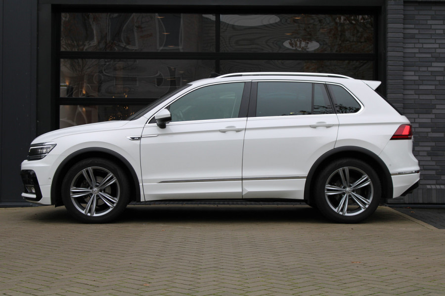Volkswagen Tiguan 1.5 TSI ACT Highline Business R | NAP! | PANO | 360 | ACC | KEYLESS | ELEK.TREKHAAK |