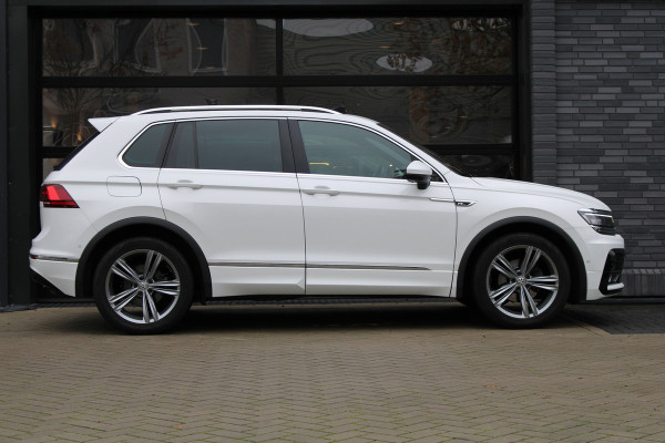 Volkswagen Tiguan 1.5 TSI ACT Highline Business R | NAP! | PANO | 360 | ACC | KEYLESS | ELEK.TREKHAAK |