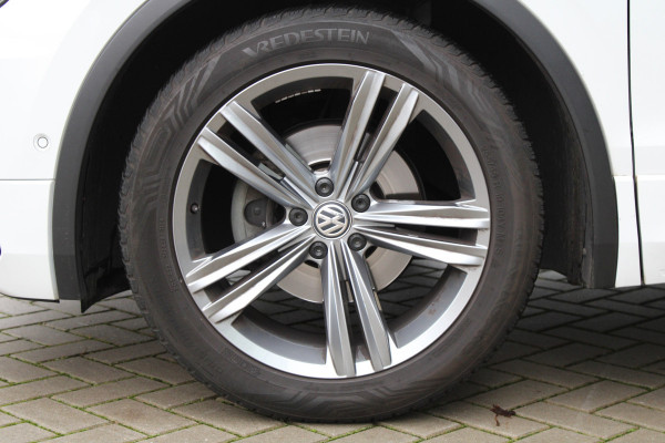Volkswagen Tiguan 1.5 TSI ACT Highline Business R | NAP! | PANO | 360 | ACC | KEYLESS | ELEK.TREKHAAK |