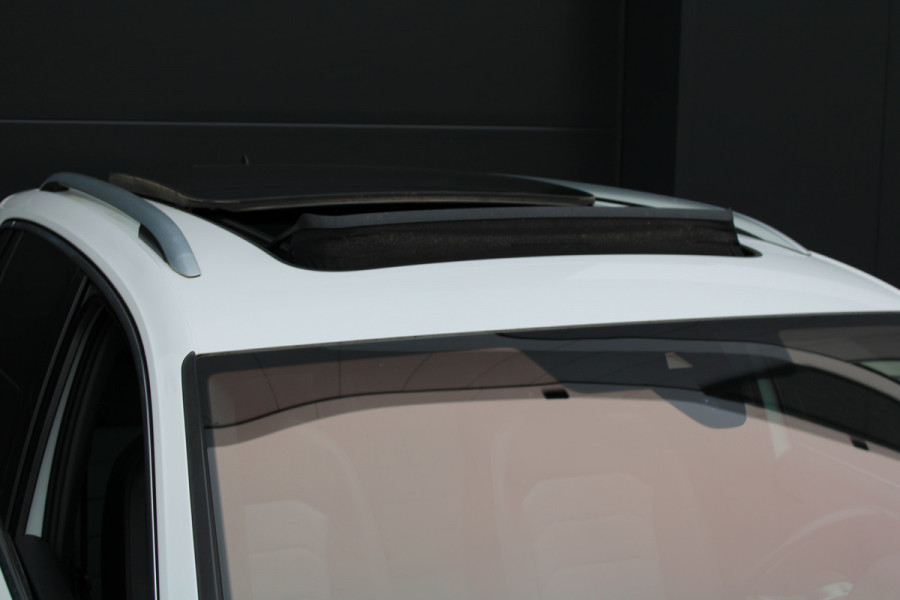 Volkswagen Tiguan 1.5 TSI ACT Highline Business R | NAP! | PANO | 360 | ACC | KEYLESS | ELEK.TREKHAAK |