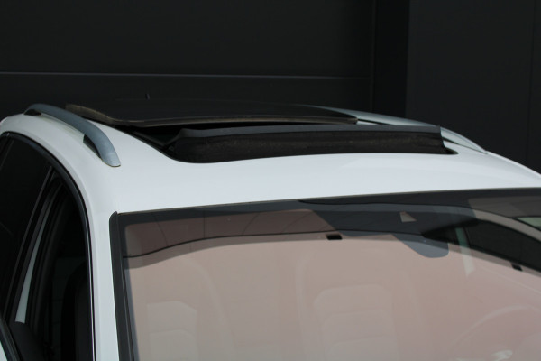 Volkswagen Tiguan 1.5 TSI ACT Highline Business R | NAP! | PANO | 360 | ACC | KEYLESS | ELEK.TREKHAAK |