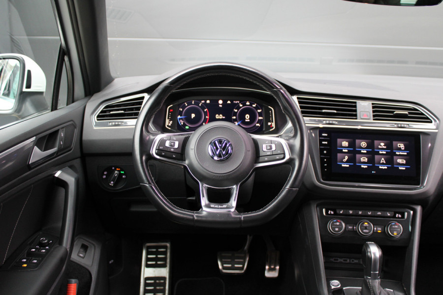Volkswagen Tiguan 1.5 TSI ACT Highline Business R | NAP! | PANO | 360 | ACC | KEYLESS | ELEK.TREKHAAK |