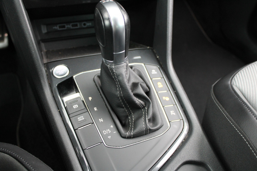 Volkswagen Tiguan 1.5 TSI ACT Highline Business R | NAP! | PANO | 360 | ACC | KEYLESS | ELEK.TREKHAAK |