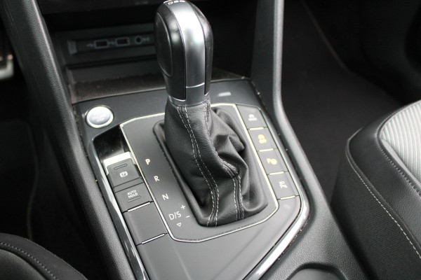 Volkswagen Tiguan 1.5 TSI ACT Highline Business R | NAP! | PANO | 360 | ACC | KEYLESS | ELEK.TREKHAAK |