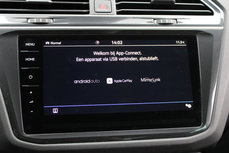 Volkswagen Tiguan 1.5 TSI ACT Highline Business R | NAP! | PANO | 360 | ACC | KEYLESS | ELEK.TREKHAAK |