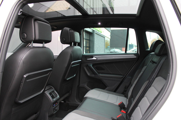 Volkswagen Tiguan 1.5 TSI ACT Highline Business R | NAP! | PANO | 360 | ACC | KEYLESS | ELEK.TREKHAAK |