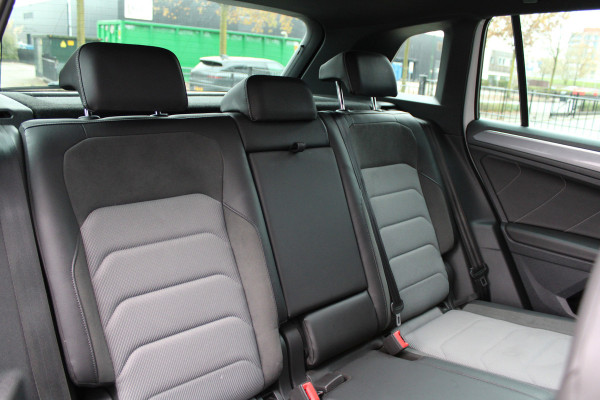 Volkswagen Tiguan 1.5 TSI ACT Highline Business R | NAP! | PANO | 360 | ACC | KEYLESS | ELEK.TREKHAAK |