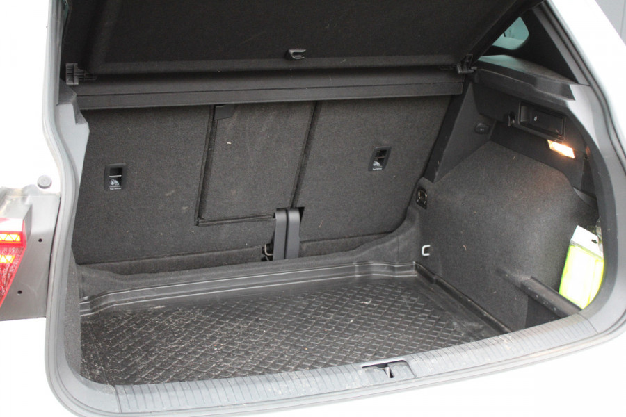 Volkswagen Tiguan 1.5 TSI ACT Highline Business R | NAP! | PANO | 360 | ACC | KEYLESS | ELEK.TREKHAAK |