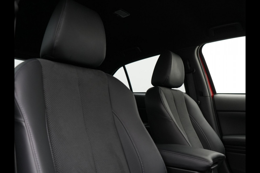 Mitsubishi Eclipse Cross 2.4 Black Edition Plug In Hybrid 188pk Dealer O.H. PHEV | Trekhaak Afn. | 360 Camera | Adaptive Cruise | Sportstoelen & Stuur Verwarmd | Navigatie Via TomTom | Apple Carplay | Keyless | Blis | DAB |