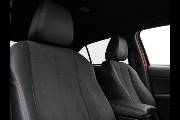 Mitsubishi Eclipse Cross 2.4 Black Edition Plug In Hybrid 188pk Dealer O.H. PHEV | Trekhaak Afn. | 360 Camera | Adaptive Cruise | Sportstoelen & Stuur Verwarmd | Navigatie Via TomTom | Apple Carplay | Keyless | Blis | DAB |