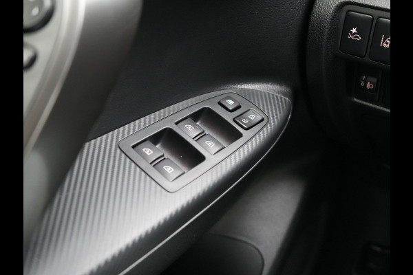 Mitsubishi Eclipse Cross 2.4 Black Edition Plug In Hybrid 188pk Dealer O.H. PHEV | Trekhaak Afn. | 360 Camera | Adaptive Cruise | Sportstoelen & Stuur Verwarmd | Navigatie Via TomTom | Apple Carplay | Keyless | Blis | DAB |