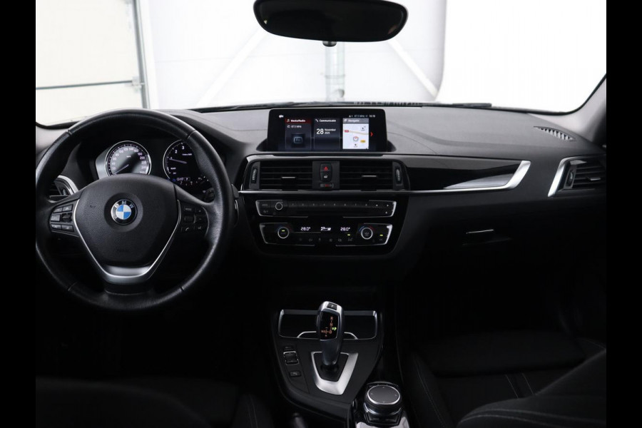 BMW 1-serie 118i Sport Line | Adaptive cruise | Sportstoelen | Camera | Navigatie | Full LED | Park Assist | Climate control | Bluetooth