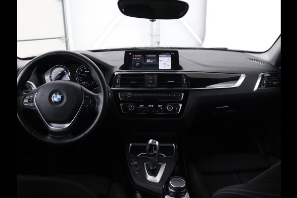 BMW 1-serie 118i Sport Line | Adaptive cruise | Sportstoelen | Camera | Navigatie | Full LED | Park Assist | Climate control | Bluetooth