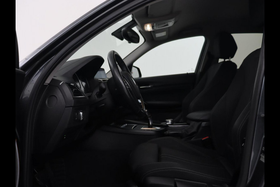BMW 1-serie 118i Sport Line | Adaptive cruise | Sportstoelen | Camera | Navigatie | Full LED | Park Assist | Climate control | Bluetooth