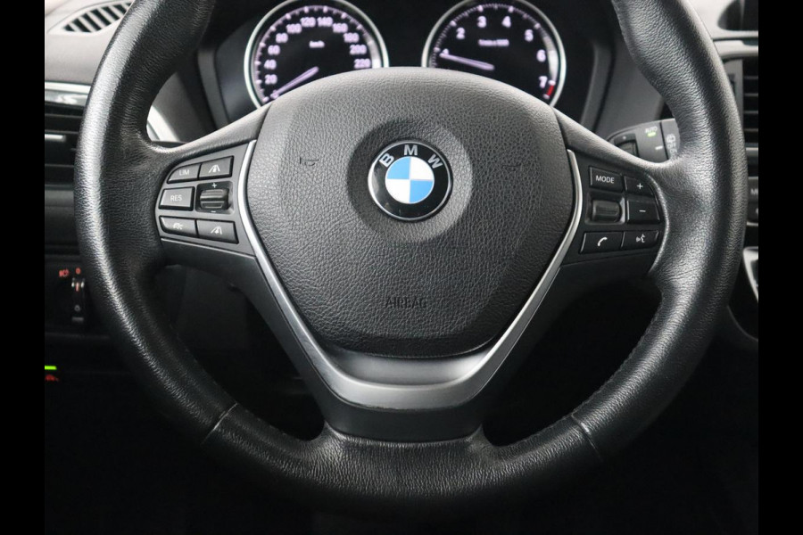 BMW 1-serie 118i Sport Line | Adaptive cruise | Sportstoelen | Camera | Navigatie | Full LED | Park Assist | Climate control | Bluetooth