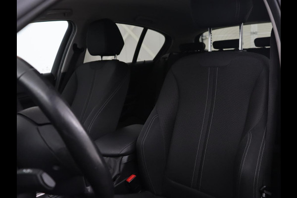 BMW 1-serie 118i Sport Line | Adaptive cruise | Sportstoelen | Camera | Navigatie | Full LED | Park Assist | Climate control | Bluetooth